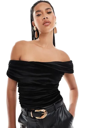 Kaiia Tætsiddende offshoulder-top med draperinger i