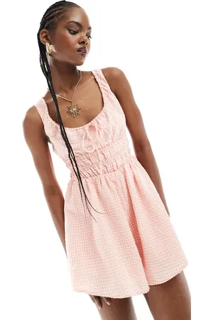 Kiss The Sky Rynket playsuit med hvide/lyserøde gingham-tern