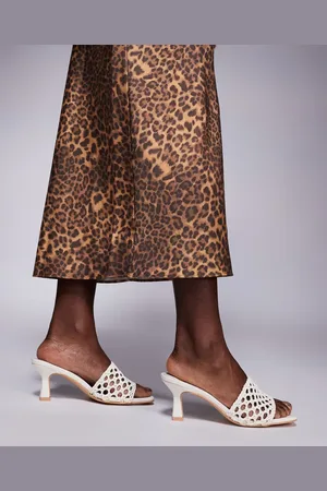 Public Desire Maribelle - Cremehvide vævede mule-sandaler med kitten-hæl