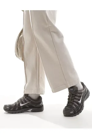 Nike P-6000 - Grå og metallisk sølvfarvede sneakers
