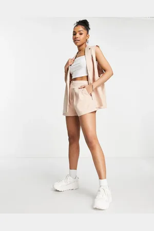 Miss Selfridge Lange shorts med nålestriber i pudderfarvet - Del af sæt-Lyserød