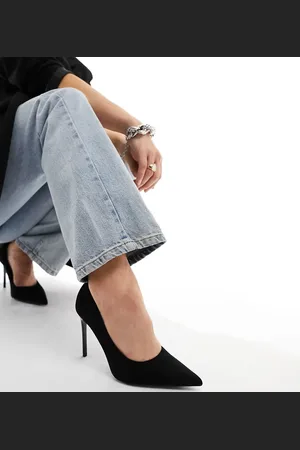 ASOS Wide Fit - Paphos - Sorte og højhælede pumps med spids snude i imiteret ruskind
