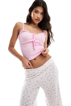 Boux Avenue Pink ribstrikket pyjamassæt med top med bølgekant og kirsebærprint