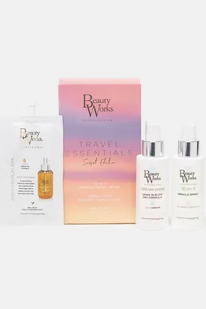 Beauty Works X ASOS - Travel Essentials-gavesæt - Værdi £30 - Kun hos ASOS