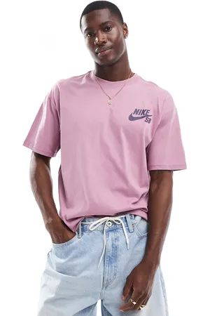 Nike T-shirt med logo på brystet