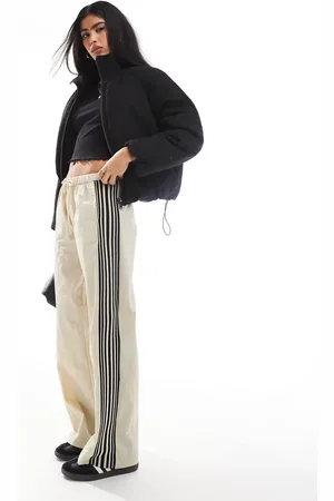 Pull&Bear Sandfarvede joggingbukser med vide ben og stribe i siden i nylon-Neutral