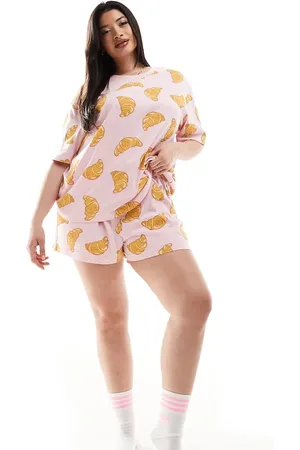 ASOS ASOS DESIGN Curve - Lyserødt pyjamassæt med oversized T-shirt og shorts med croissant-print