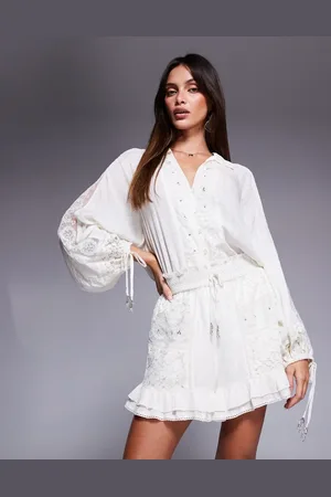 River Island Cremehvide shorts med blondeudsmykning - Del af sæt