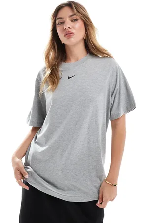 Nike Essential - Grå og oversized T-shirt