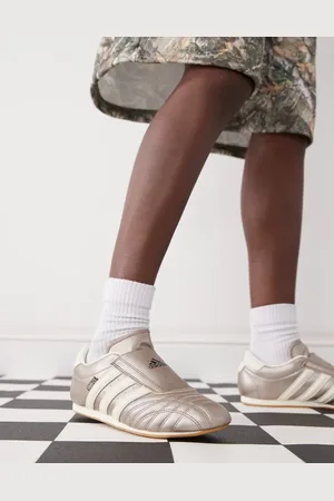 adidas Taekwondo - Sneakers i metalfarve/cremehvid