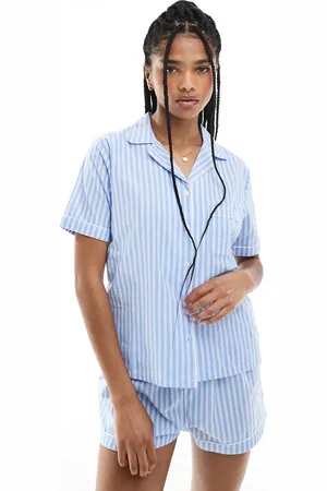 New Look Blåt pyjamassæt med skjorte og shorts med striber