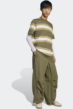 adidas Olivengrøn T-shirt med grafik