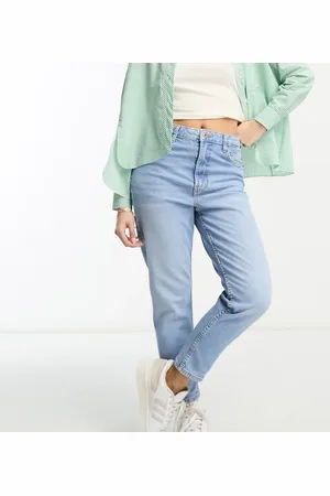 Bershka Petite - Lyseblå mom-jeans i komfortabel pasform