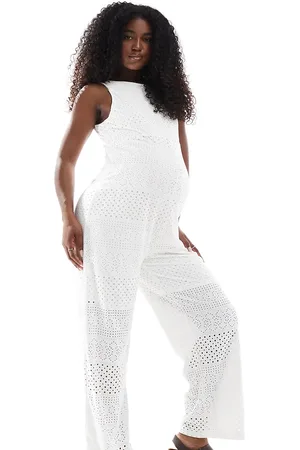 Mama;licious Mamalicious Maternity - Hvid jumpsuit med vide ben i broderie anglaise-jersey