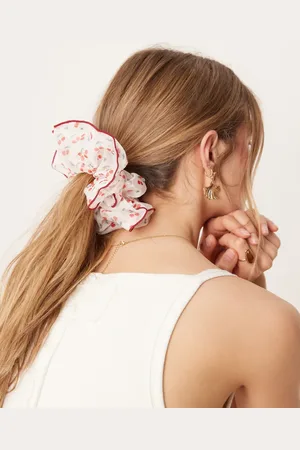 ASOS Stor scrunchie med kirsebærprint og kontrastfarvet rødt kantbånd