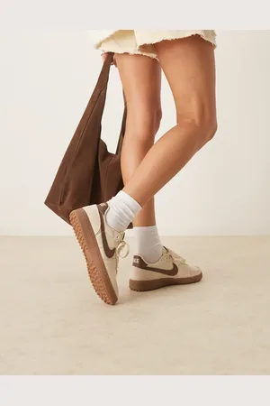 Nike Field General - sneakers med brunt logo i ruskind-Hvid