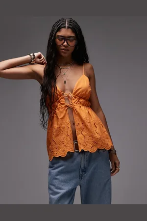 Topshop Lagdelt cami med cutwork og bindebånd foran