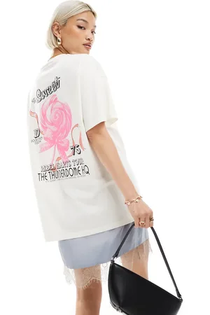 Miss Selfridge Oversized T-shirt med grafisk sløjfeprint og 