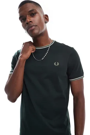Fred Perry Mørkegrøn T-shirt med to kontrasterende kantstriber