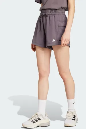 adidas Essentials - Grå cargoshorts med lille hvidt logo i frotté