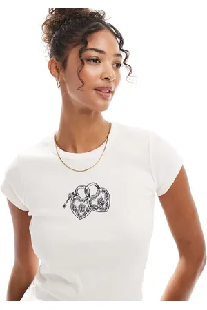 Miss Selfridge Lyserød longline-baby-T-shirt med print med hjertemedaljoner