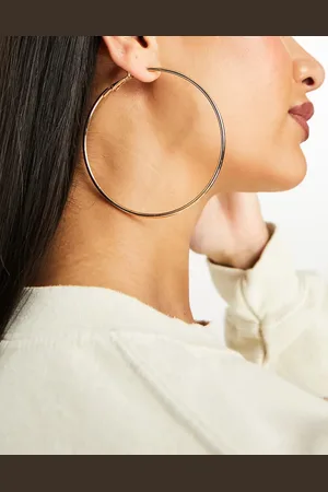Accessorize Store og gyldne hoop-øreringe i enkelt design