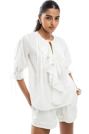 ASOS Top med flæser og bindebånd foran og plisserede detaljer