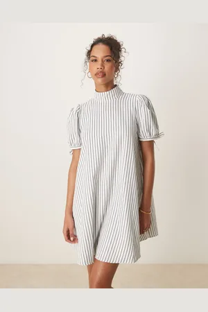 Glamorous Hvid og sort smock-minikjole med høj hals og striber
