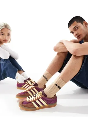 adidas Gazelle Indoor - Sneakers i rødbrun og gul med gummisål