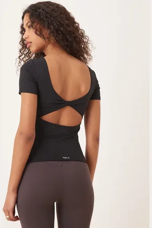 Tala DayFlex - T-shirt med snoet detalje på ryggen i fuld længde