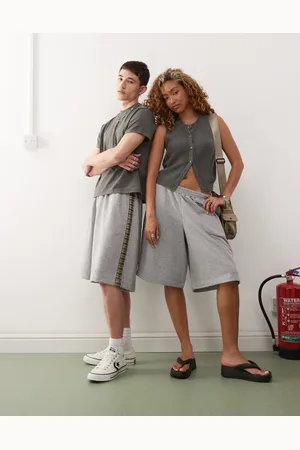 Reclaimed Unisex - Gråmelerede shorts med ternet detalje i siden i jersey