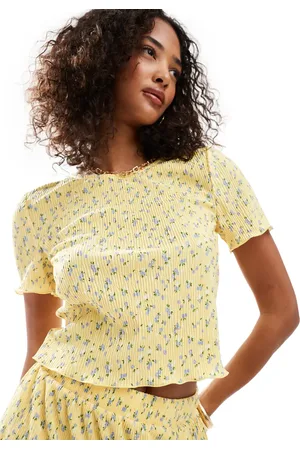 Pieces® Gul baby-T-shirt med plisseringer og småblomstret print - Del af sæt