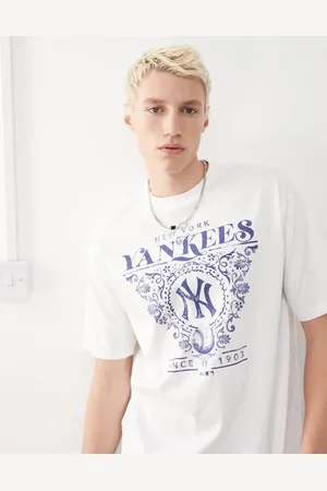 New Era NY Yankees - og afslappet T-shirt med grafikdetalje på ryggen