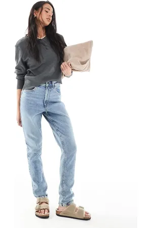 ASOS Mom-jeans i komfortabel slim fit