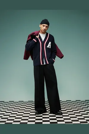 ASOS Sorte og elegante bukser med poset pasform og plisseringer fortil