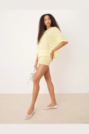 ASOS Strikkede mikroshorts med gule/hvide striber - Del af sæt