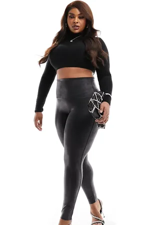 Spanx Plus - sorte højtaljede formgivende leggings i imiteret læder