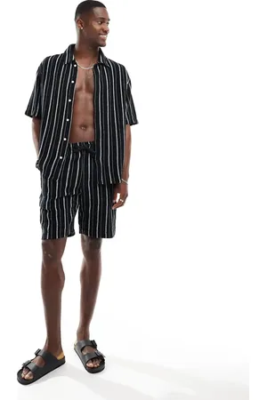 Bershka Sorte shorts med striber og tekstur - Del af sæt
