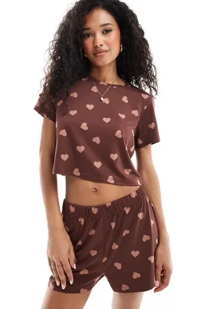 Loungeable Pyjamassæt med hjerteprint med cropped T-shirt og shorts