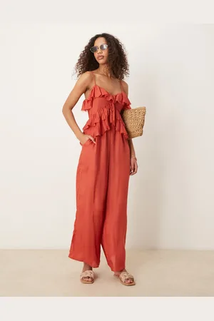 ASOS Rustrødt jumpsuit med skåle, rynket ryg og flæser i mikro-viskose