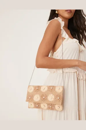 True Decadence Clutch-taske i kurvertstil med strå- og blomsterudsmykning