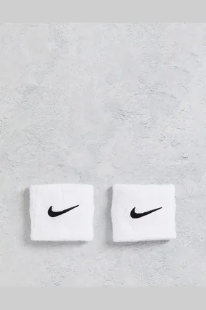 Nike Hvide og sorte armbånd med swoosh-grafik i pakke med 2 par