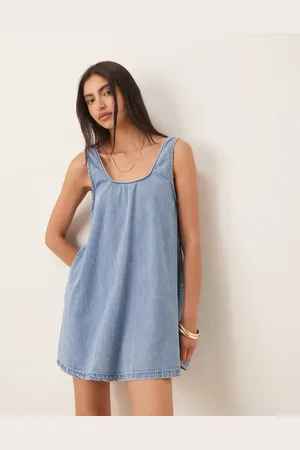 ASOS Kjole med dyb rund hals og lav ryg