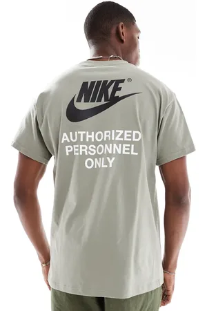 Nike Kakigrøn T-shirt med grafisk print på ryggen