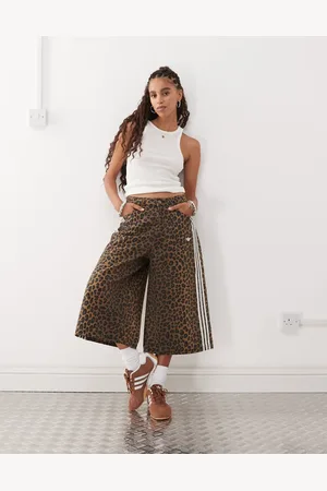 adidas Denimjorts med leopardprint