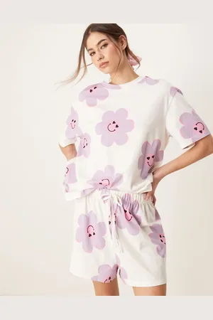 ASOS Cremehvidt pyjamassæt med oversized T-shirt og shorts med blomstermønster-Grøn