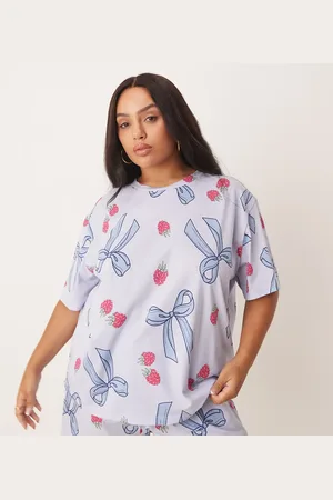 ASOS ASOS DESIGN Curve - Blåt pyjamassæt med oversized T-shirt og shorts med sløjfe- og bærprint