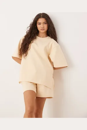 ASOS Lysegul T-shirt med sideslids og interlock-syninger - Del af sæt
