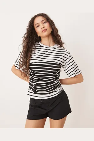ASOS Monokrom figursyet T-shirt med detalje i taljen og forskellige striber