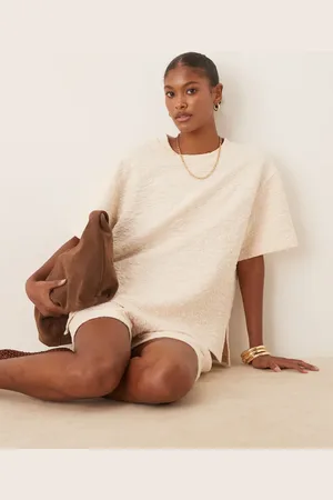 ASOS Cremehvid T-shirt med slids i siden og blomstermønster i jacquard - Del af sæt